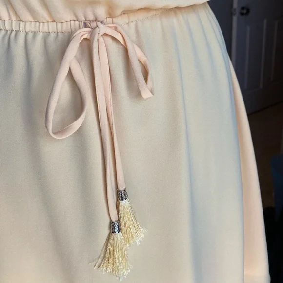 WHBM light yellow Sleeveless Dress, with gold details and tassel tie, size 4 - Picture 2 of 11